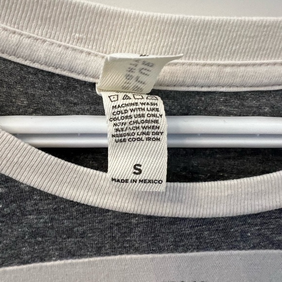 “Banff, Canada” long sleeve, size small, excellent condition - Picture 3 of 3